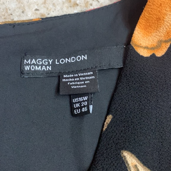 NWOT Maggy London Woman FLORAL SHORT FLUTTER-SLEEVE JUMPSUIT Size 16 - Picture 8 of 11